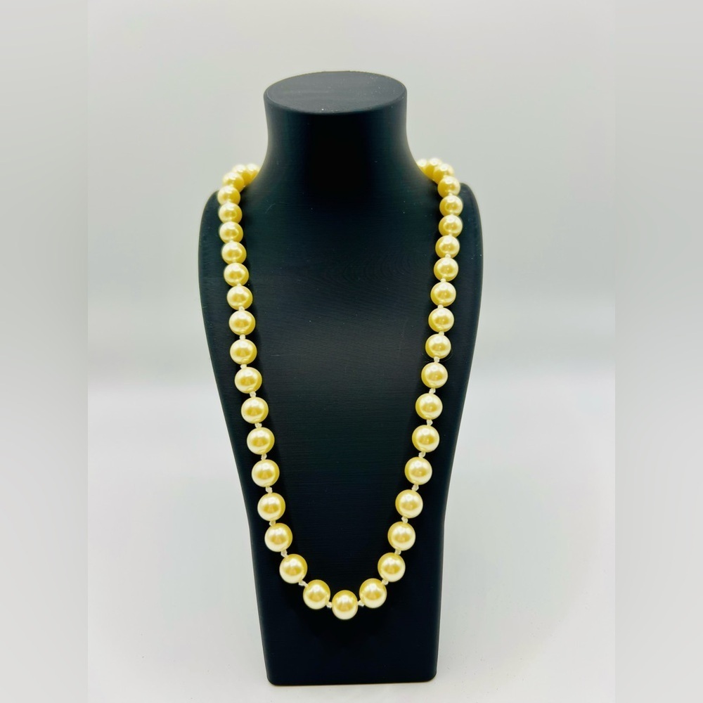 Elegant Gold Pearl Necklace